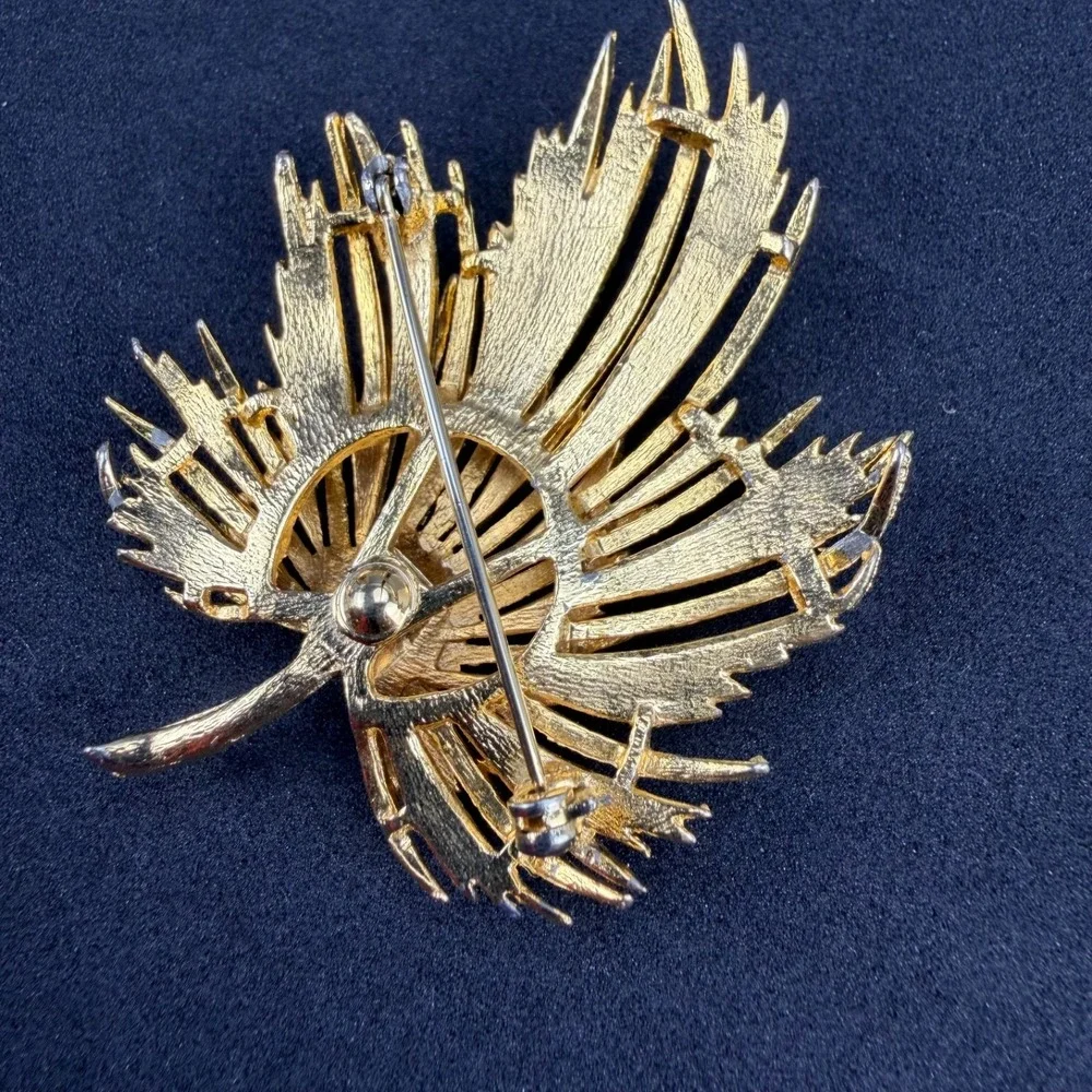 Vintage Gold Tone Textured Maple Leaf Brooch Pin Openwork Nature Fall 2